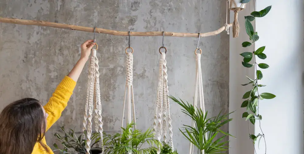 Jak zrobić kwietnik na ścianę? Proste instrukcje i praktyczne porady DIY