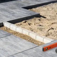 Jak położyć płyty betonowe na tarasie? Proste kroki i skuteczne metody